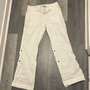 Old Navy Women's White Ankle or cropped Pants Size 4